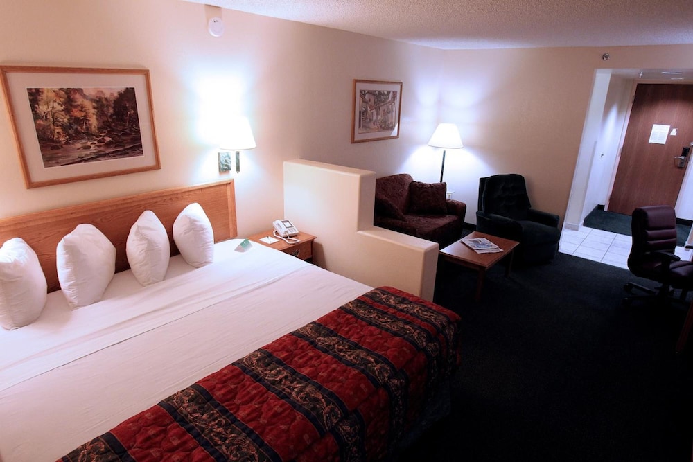 Gateway Studio Suites - photo 8