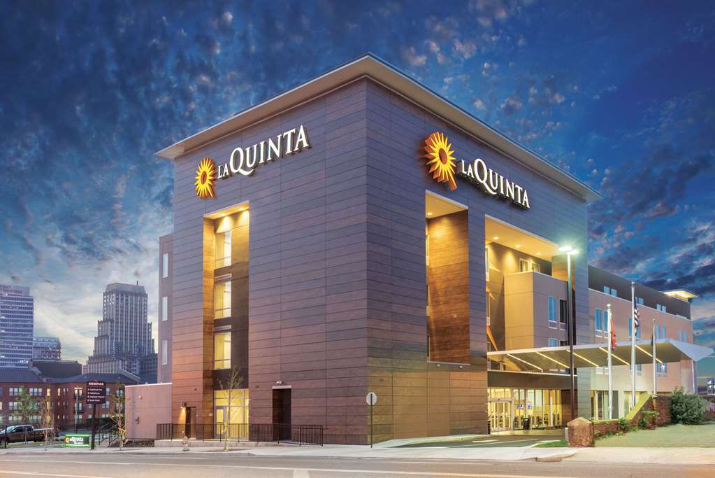 La Quinta Inn & Suites by Wyndham Memphis Downtown - photo 2