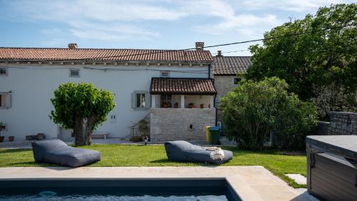 Villa Jona in Žužići Haus für 8 Personen — 4-Star Luxury Hotel in Visignano, Croatia