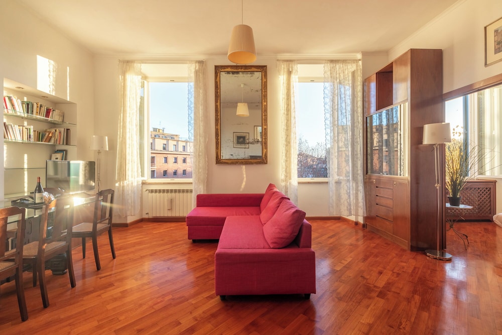 Esquilino Lightsome Apartment — 4-Star Luxury Hotel in Rome, Italy