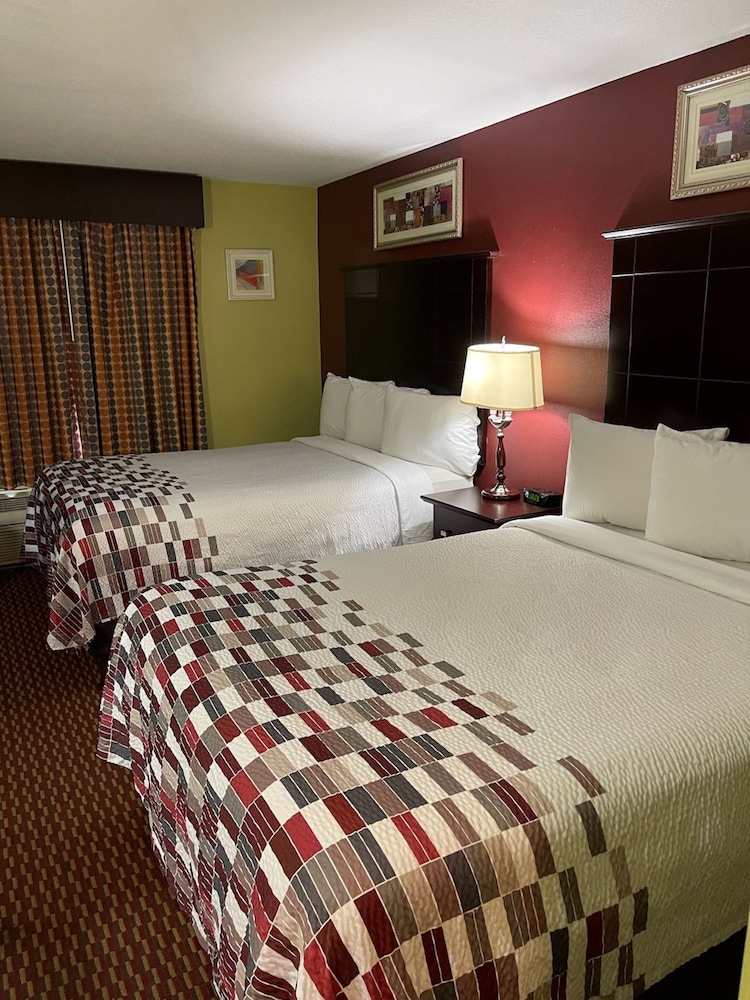 Red Roof Inn & Suites Detroit Melvindale Dearborn - photo 7