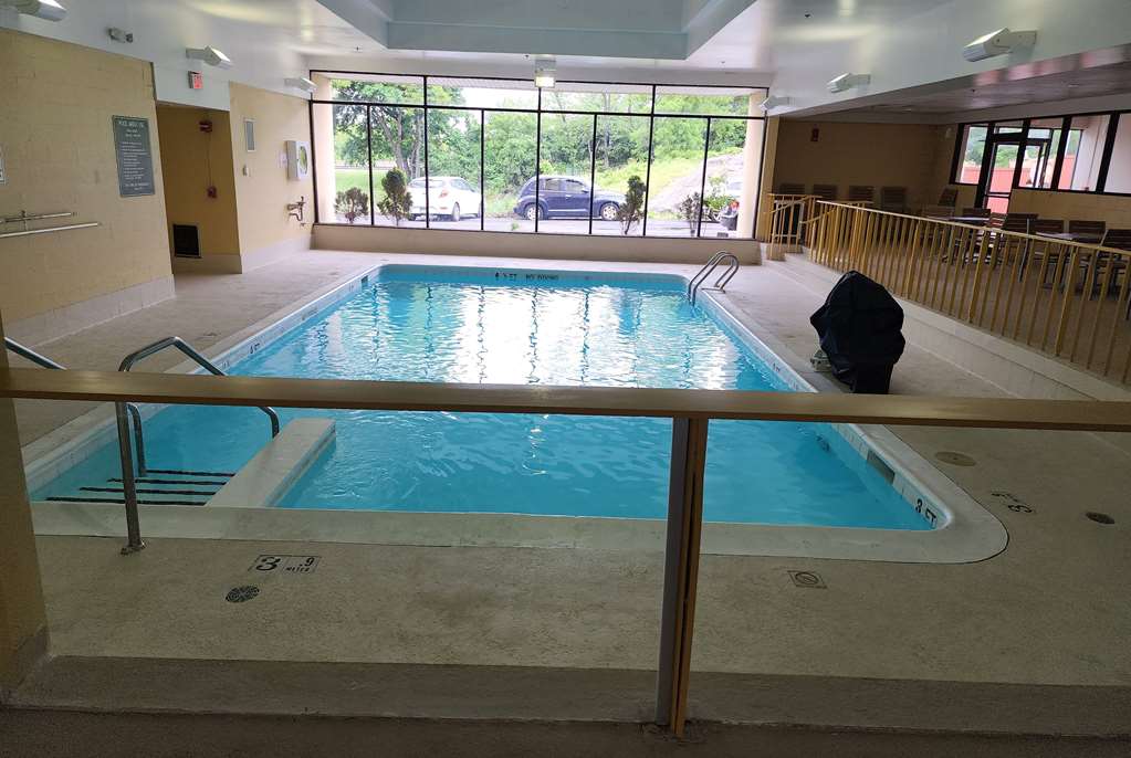 La Quinta Inn & Suites by Wyndham Stamford New York City - photo 15
