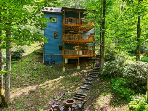 Sprawling Blowing Rock Escape with Theater and Hot Tub — Blowing Rock — photo 4