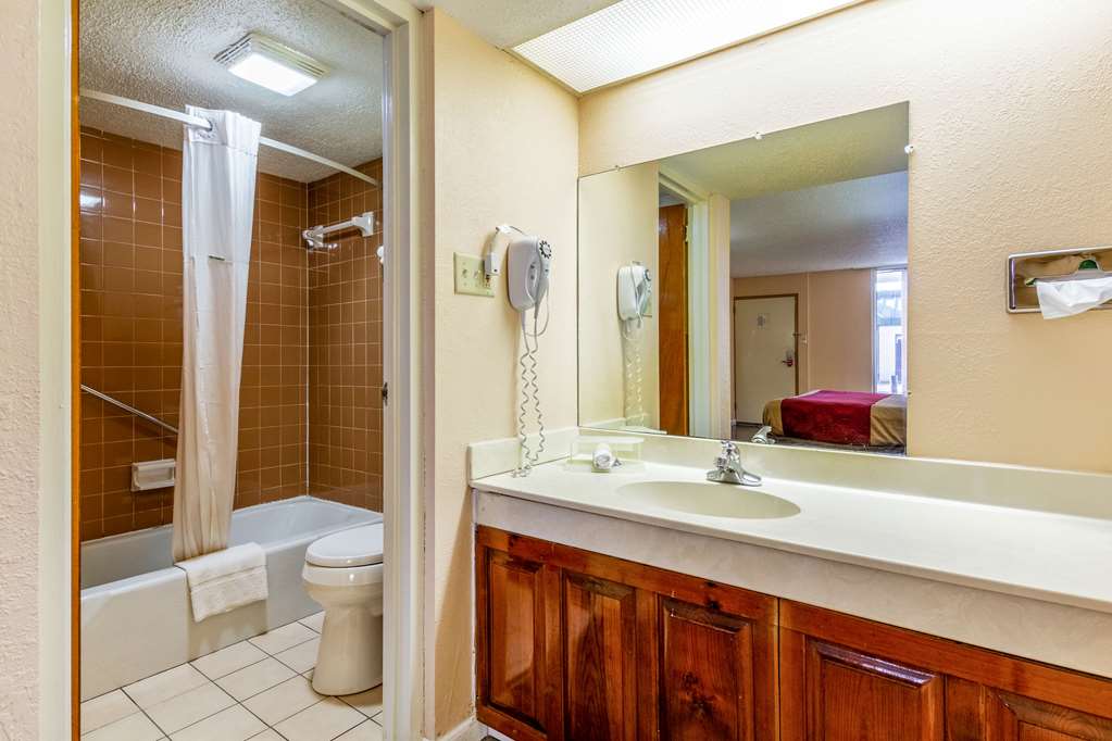 Econo Lodge Rocky Top - photo 15