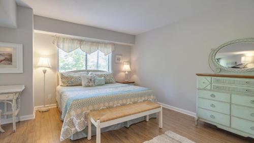 Private Balcony Beach Getaway Coligny - photo 13