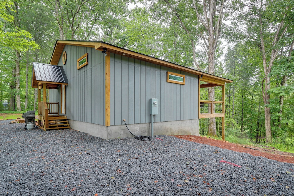 Blue Ridge Mountainside Cottage With Fire Pit 19525440 — Epworth