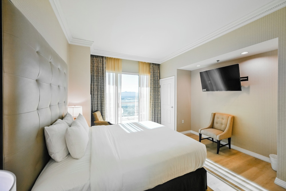 StripViewSuites at Signature - photo 65