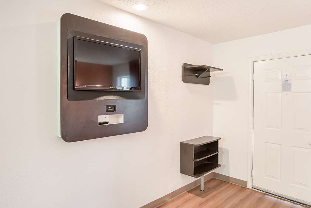 Motel 6 Grand Prairie TX Near Six Flags Drive - photo 10