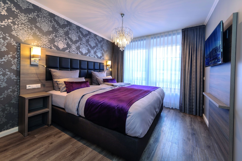 Burgenheimat — 4-Star Luxury Hotel in Rhens, Germany