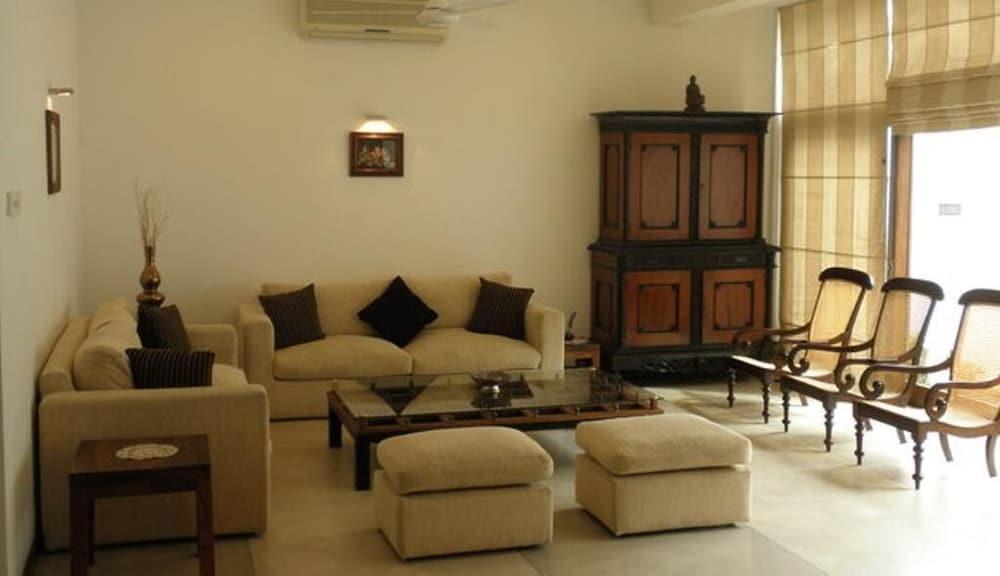 Star Class Comfort in Capital City in Dehiwala-Mount Lavinia, Sri Lanka