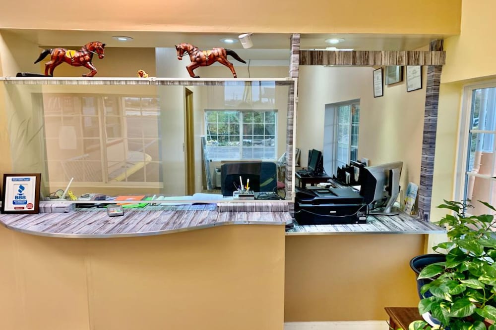 Red Carpet Inn & Suites Lima - photo 3