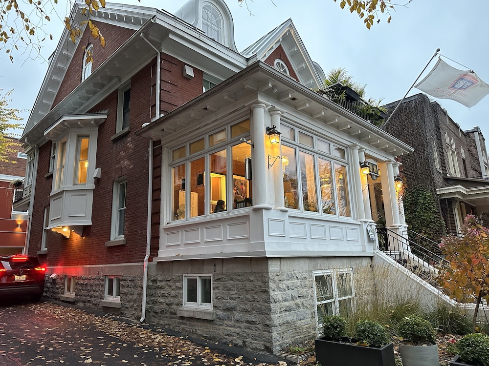 Auberge aux Deux Lions in Quebec, Canada