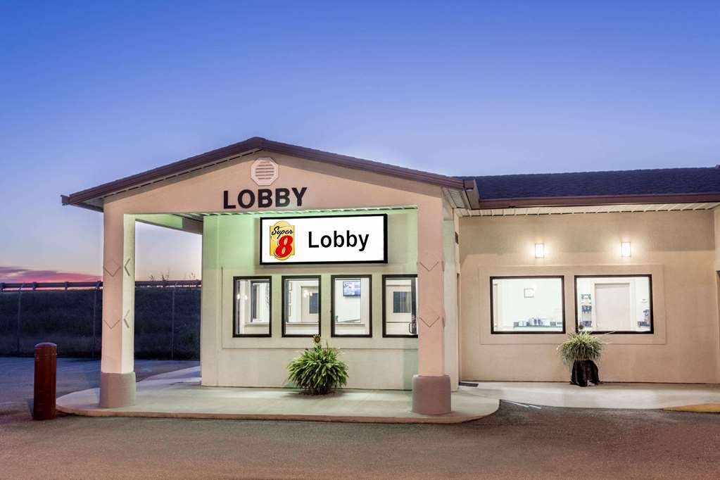 Super 8 by Wyndham Adel — hotel in Adel