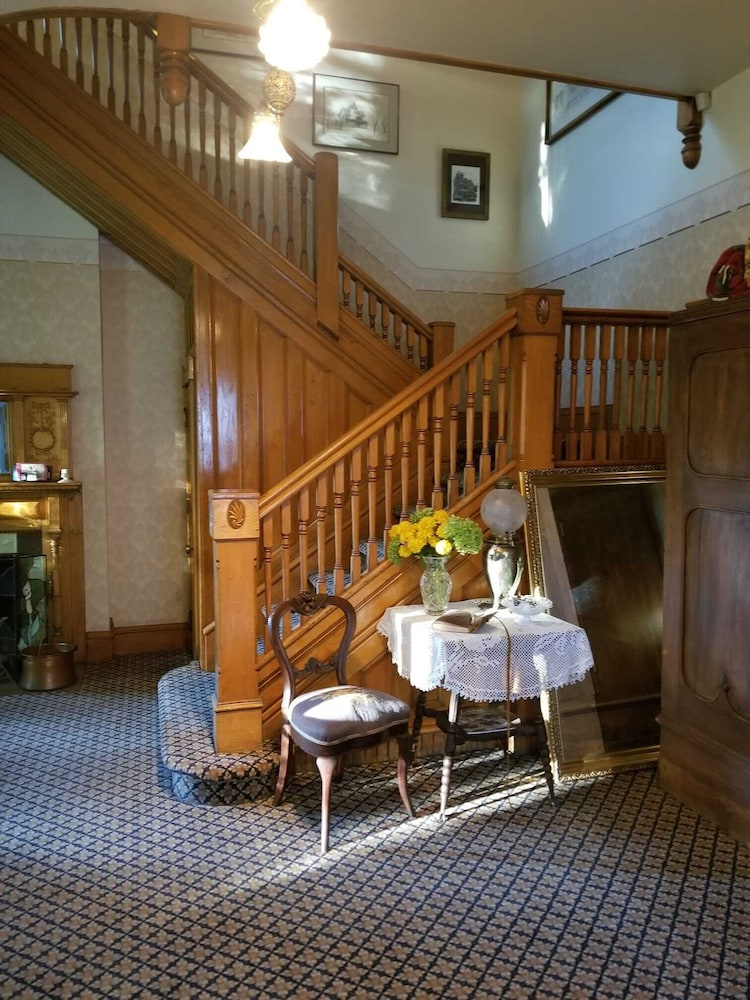 Gable House Bed and Breakfast Inn - photo 2