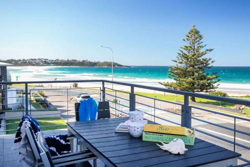 Beachfront Four — 4-Star Luxury Hotel in Mollymook, Australia