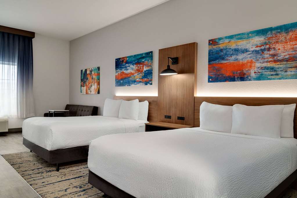 La Quinta Inn & Suites by Wyndham Stephenville - photo 43