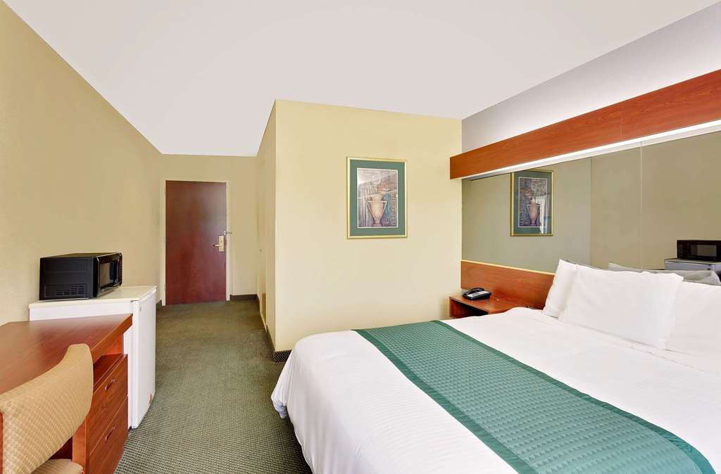 Microtel Inn & Suites by Wyndham Thomasville High Point Lexi - photo 18