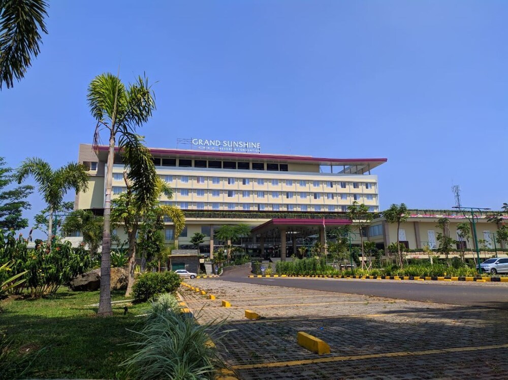 Grand Sunshine Resort & Convention — 4-Star Luxury Hotel in Soreang, Indonesia