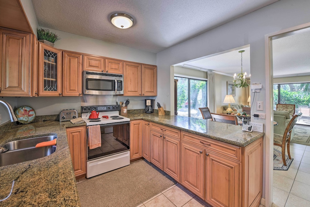 Hilton Head Resort Villa 200 Yards From Beach - photo 8