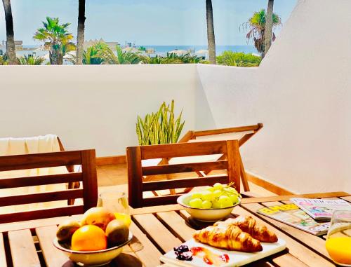 Canaryislandshost L Sea View in Puerto Del Carmen, Spain