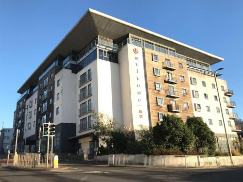 Modern Apartment in Latitude52 Dockyard & parking — 4-Star Luxury Hotel in Plymouth, United Kingdom
