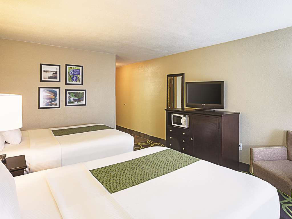 La Quinta Inn & Suites by Wyndham New Braunfels - photo 11
