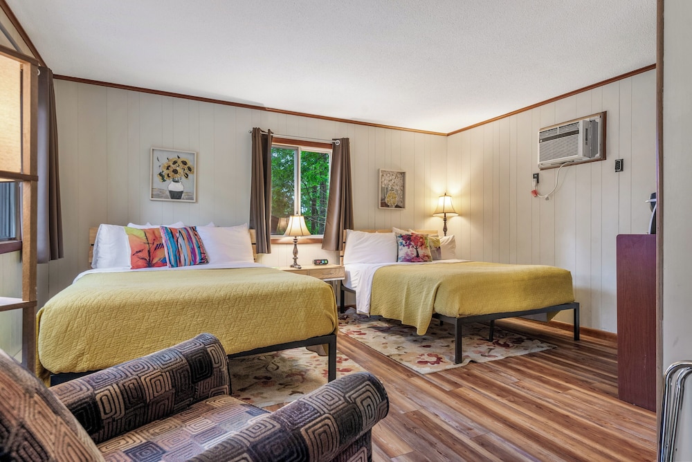 Tall Pines Inn - photo 49