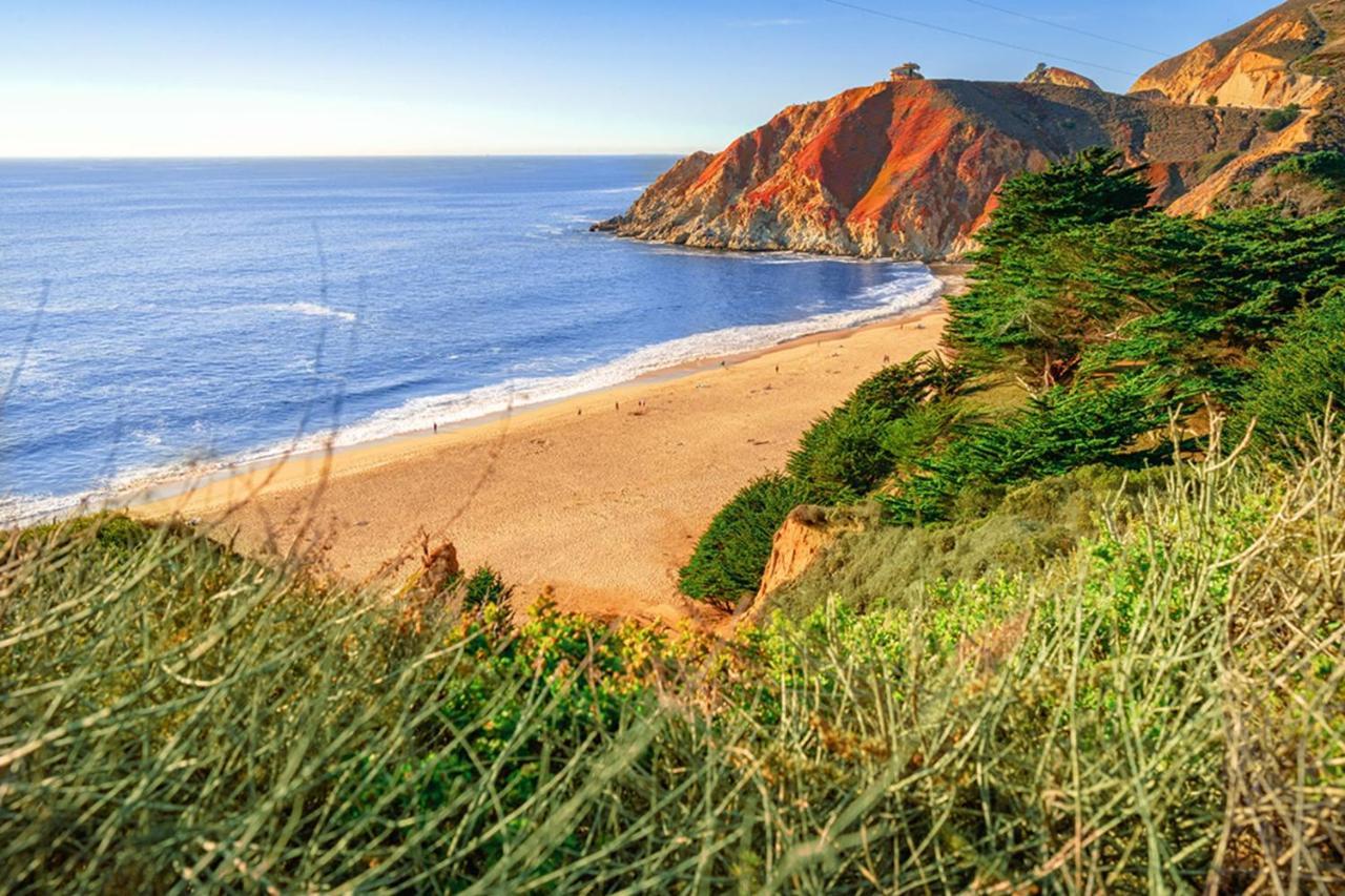 Ocean & Mountain View Home Walk to Trails Beach Family Activities — 4-Star Luxury Hotel in Montara, United States