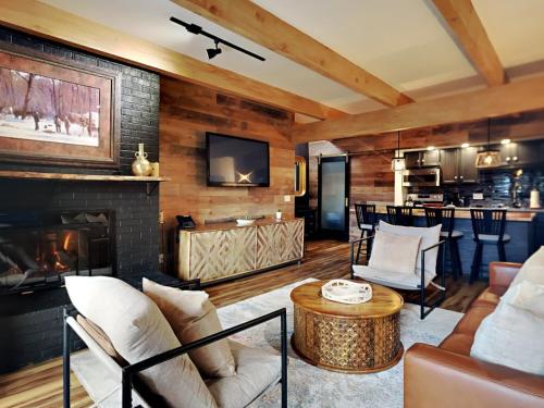 Timberline Condominiums 1 Bedroom Premier Unit A2C — 4-Star Luxury Hotel in Snowmass Village, United States