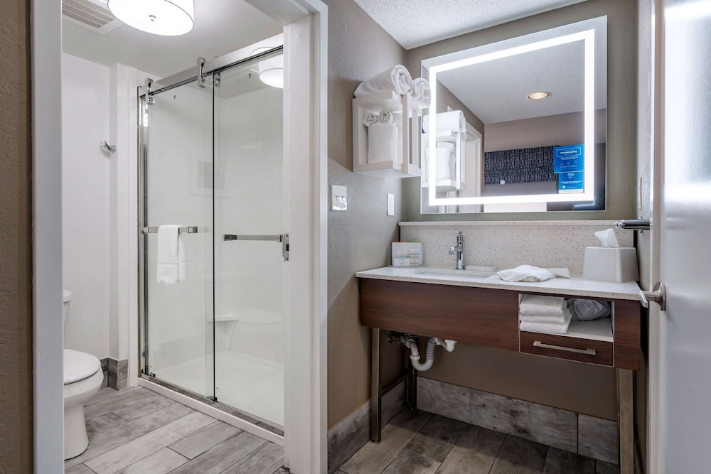 Hampton Inn & Suites Louisville East - photo 23
