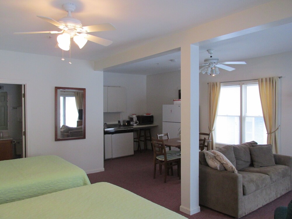 The Lynwood Inn - photo 5