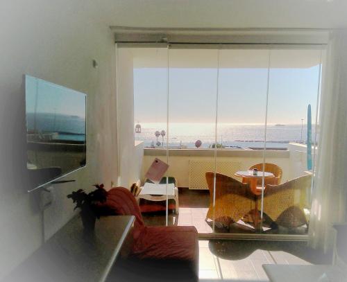 Azahara Beach 405 — 4-Star Luxury Hotel in Playa De Las Americas, Spain