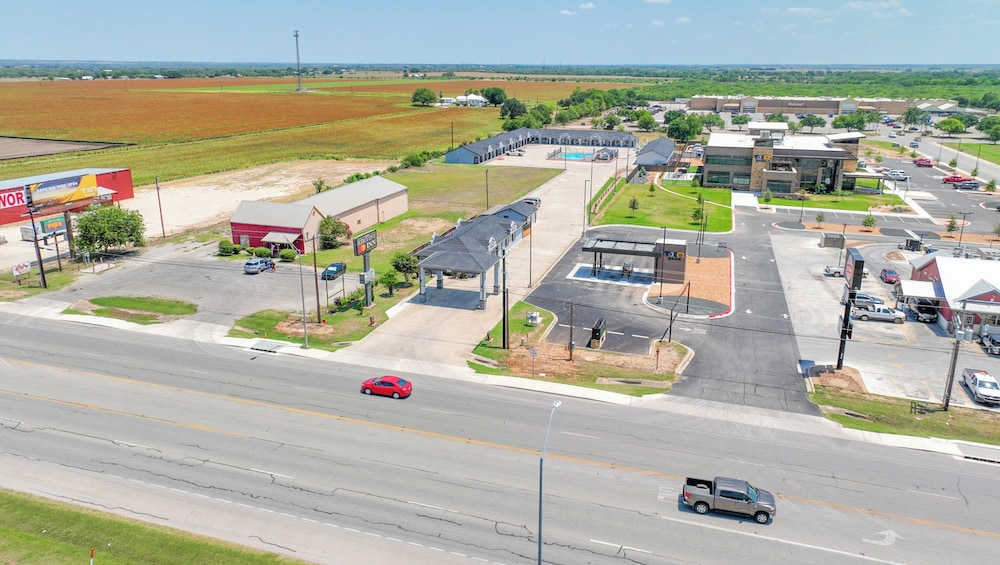 Executive Inn of Hondo - photo 21