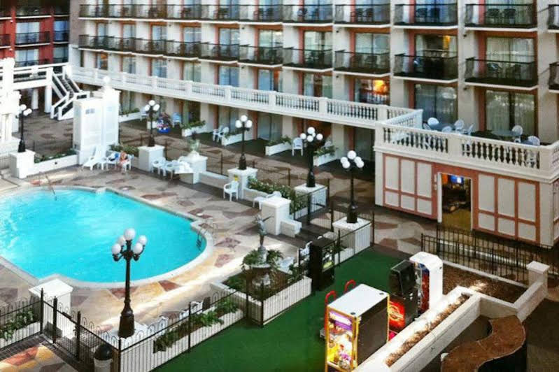 Caribbean Cove Hotel and Water Park - photo 21