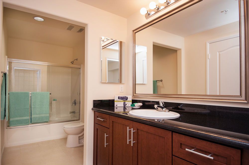 Sunshine Suites at 909 West Temple Street - photo 15