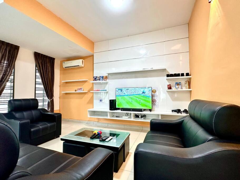 Desaru Semi D KTV Mahjong Games 5BR4B 18 20pax by Cowidea — 4-Star Luxury Hotel in Kota Tinggi, Malaysia