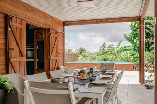 Holiday home Rue de Mon Repos — 4-Star Luxury Hotel in Capesterre-Belle-Eau, Guadeloupe
