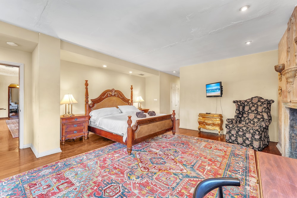 Young Mansion - photo 23