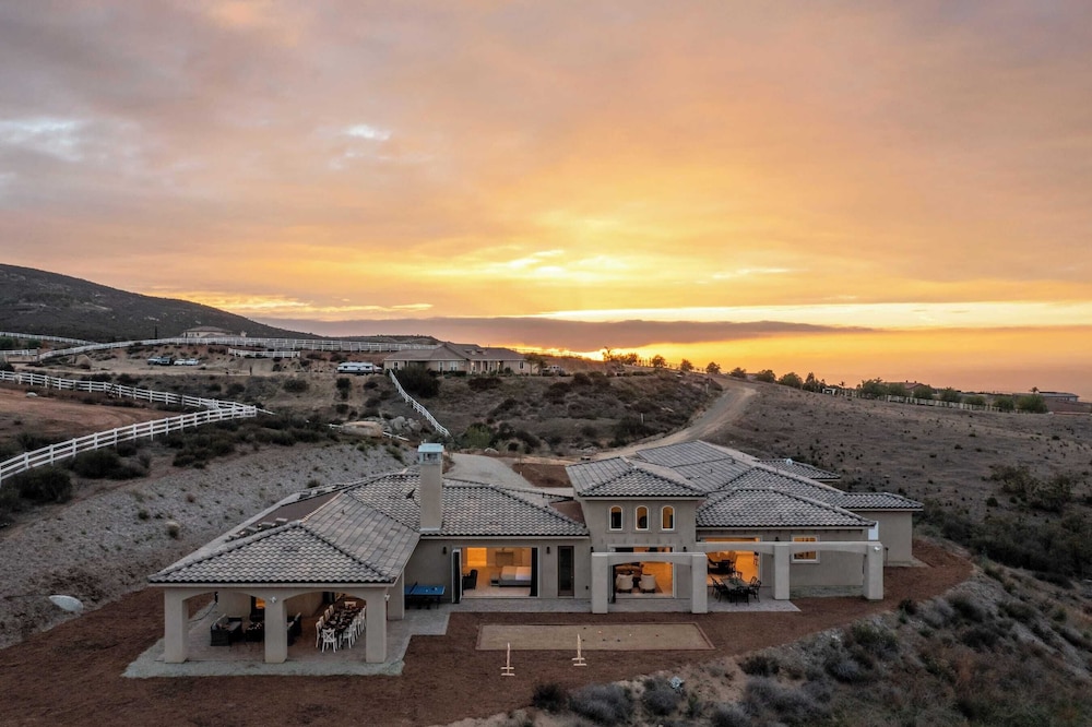 Incredible Estate W Panoramic Views Bocce Ball Court Malbec By Avantstay — Temecula