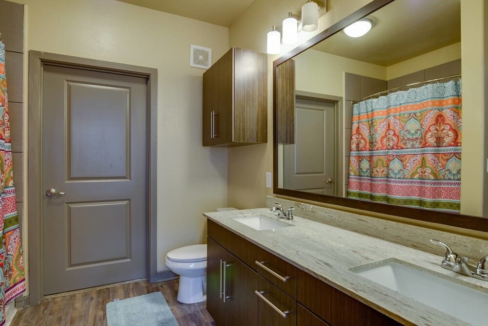 Stay Smart Live Oak St Uptown Downtown - photo 26