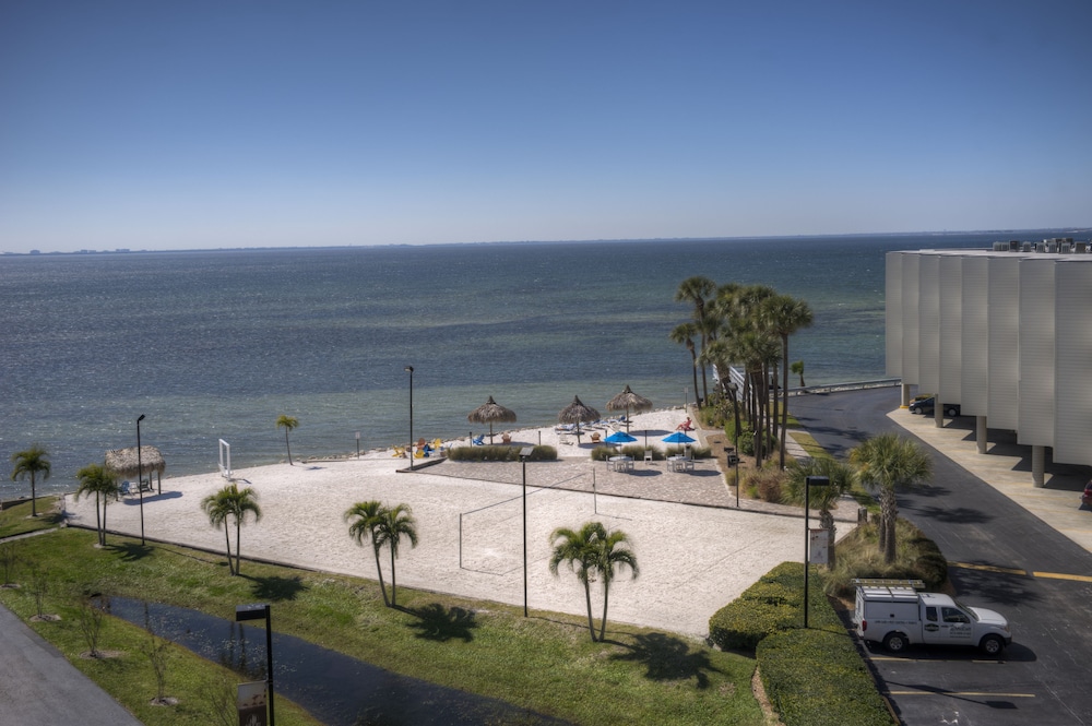 Sailport Waterfront Suites - photo 42