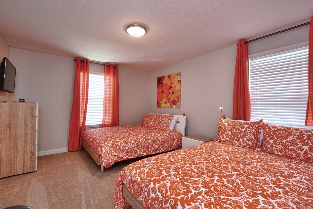 Ohana at Paradise Palms: Resort Townhome W Pool 5 Bedroom Townhouse - photo 37