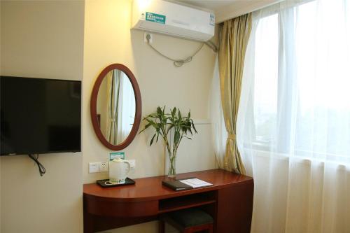 GreenTree Inn GanSu JiuQuan GuaZhou ZhangZhi Park Express Hotel — hotel in Jiuquan