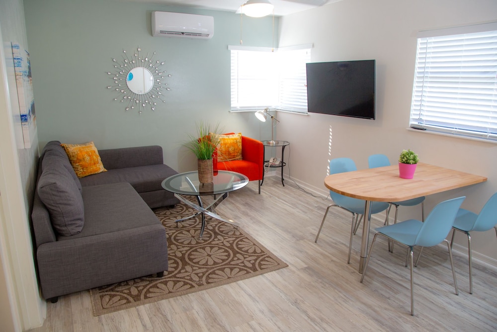 St Pete Beach Suites - photo 9