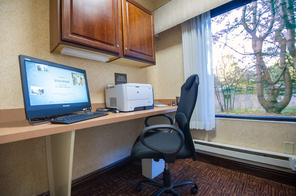 Hampton Inn Brattleboro - photo 21