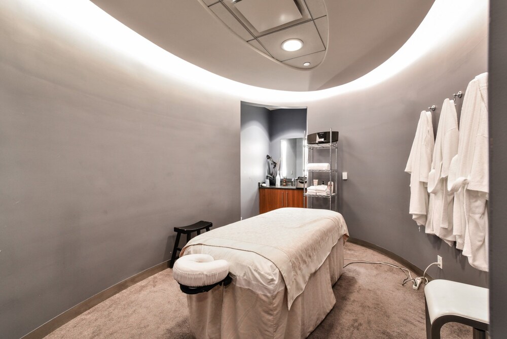 Global Luxury Suites at China Town - photo 25