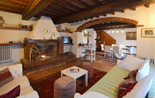 2 Bedroom Gorgeous Home In Capolona — 4-Star Luxury Hotel in Capolona, Italy