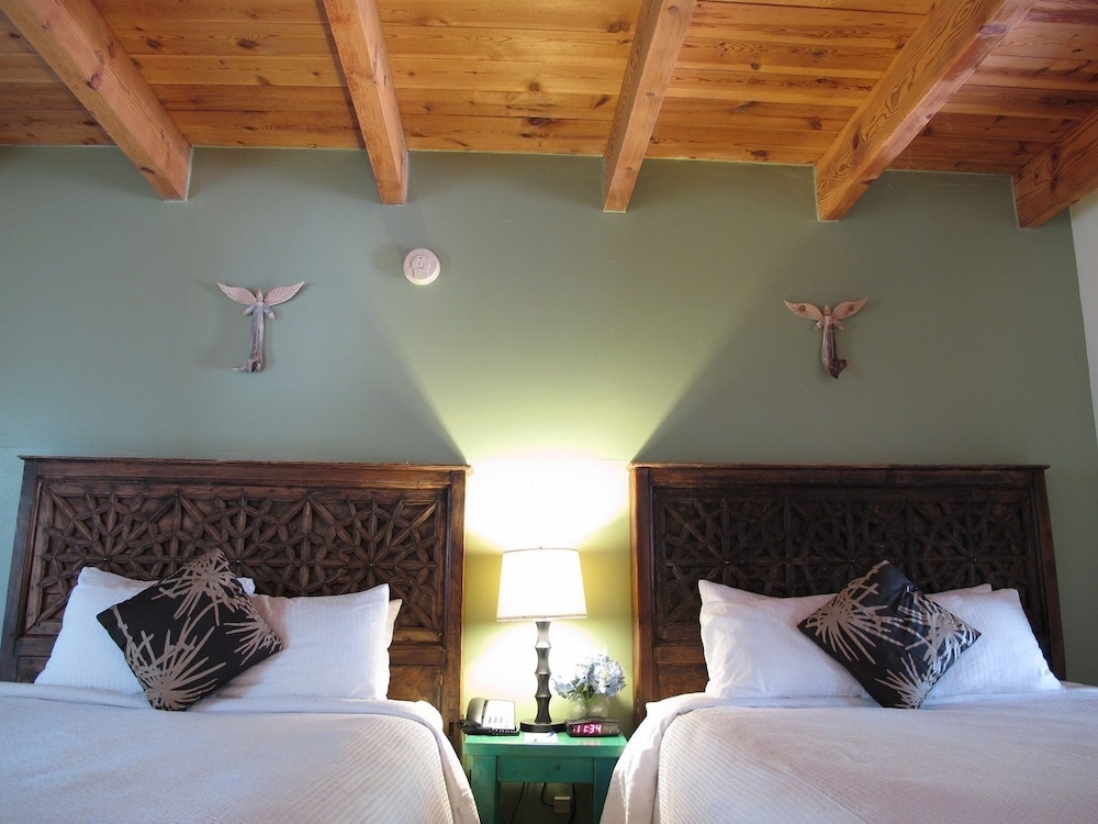 The Abiquiu Inn - photo 3