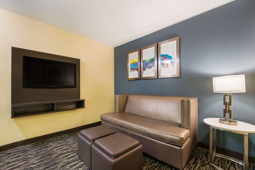 Best Western Bradbury Inn & Suites - photo 26
