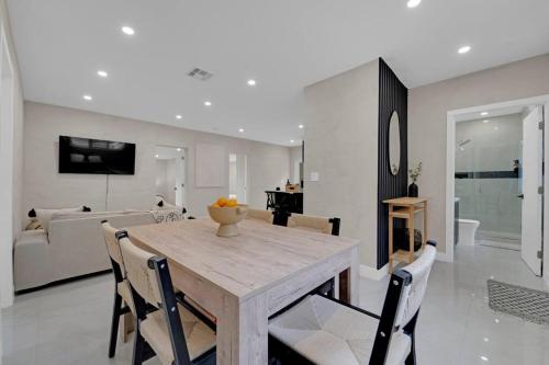 Casa Copal: Relaxing Beach House — 4-Star Luxury Hotel in Hollywood, United States